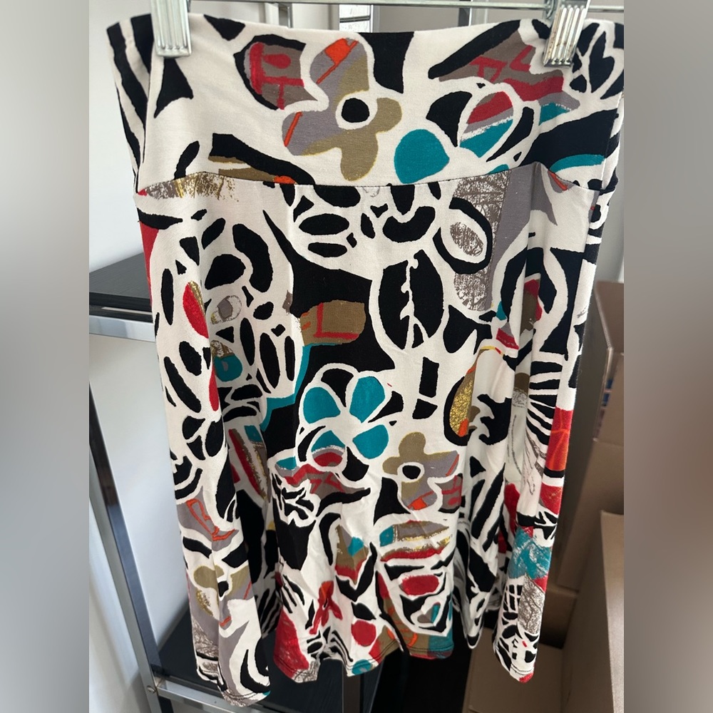 Mid length patterned skirt